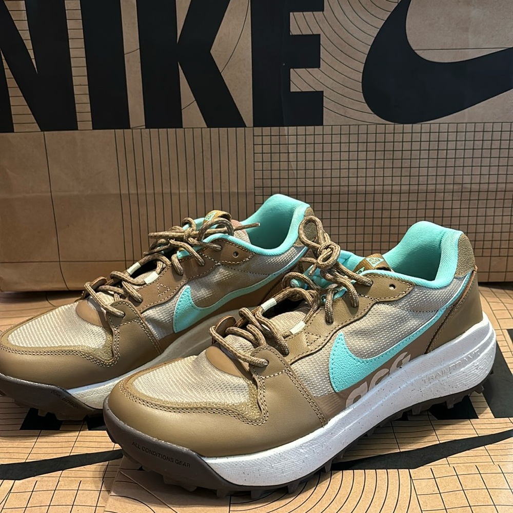 New, Nike ACG Locate. Size 8 in men/ size 9.5 in women